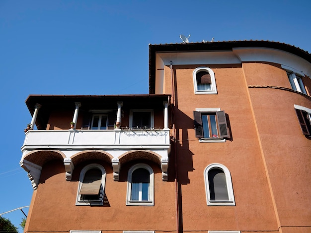 Italia Roma Garbatella fachada de edificio antiguo