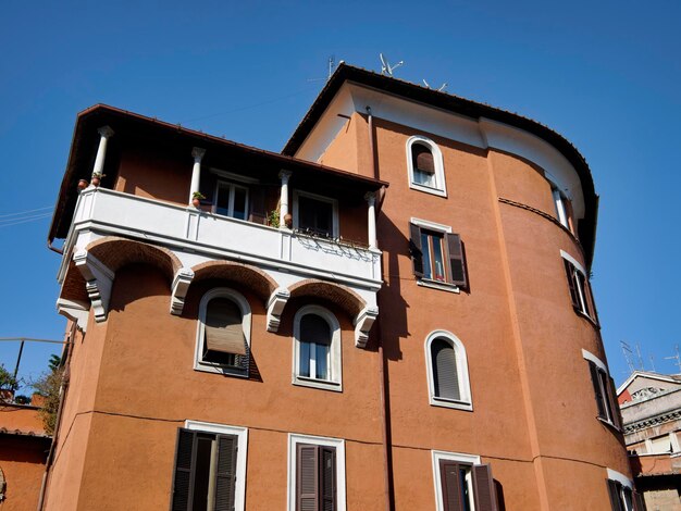 Italia Roma Garbatella fachada de edificio antiguo