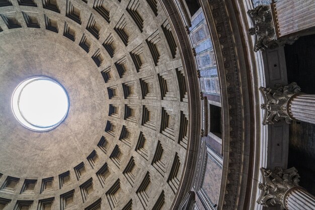 Itália, roma, janeiro de 2018 - interior do panteão de roma. templo romano antigo