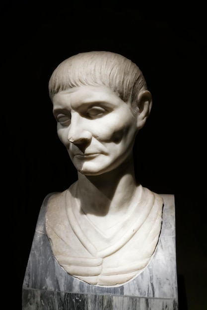 Italia Roma mármol estatua romana 117138 AD