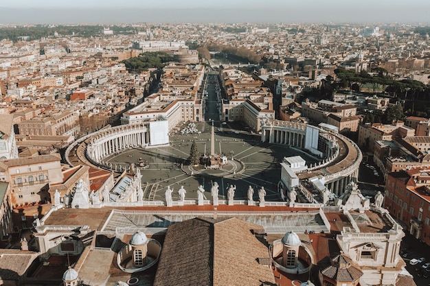 Italia Roma Vaticano Catedral de San Pedro vista superior de la plaza principal panorama de la ciudad