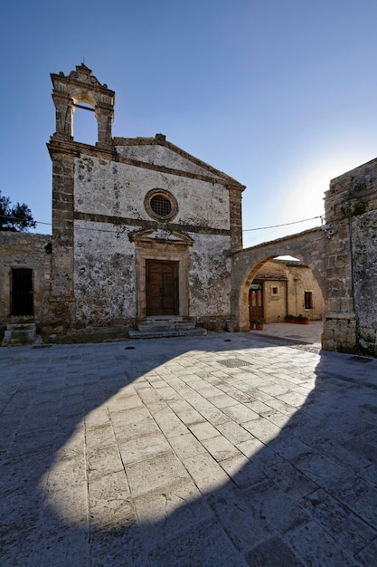Itália, Sicília, Marzamemi (província de Siracusa), antiga fachada da igreja