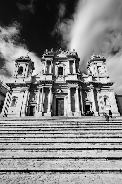 Italia Sicilia Noto Provincia de Siracusa vista de la fachada barroca de la Catedral de S Nicolo 1703