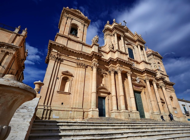 Italia, Sicilia, Noto (provincia de Siracusa), vista de la fachada barroca de la Catedral de S. Nicolò (1703)