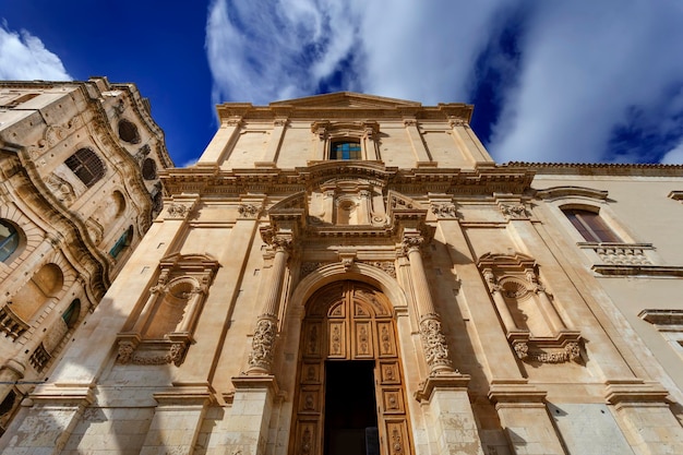 Itália Sicília Noto Siracusa Província Barroco S Francesco Igreja fachada e SS Salvatore Basílica e Mosteiro