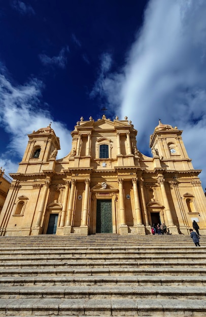 Itália Sicília Noto Siracusa Vista da fachada barroca da Catedral de S Nicolo 1703