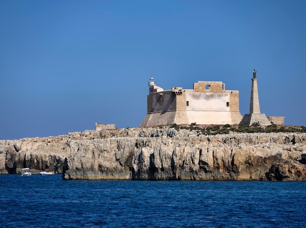 Itália, Sicília, Portopalo di Capo Passero (província de Siracusa), vista da ilha de Capo Passero e seu antigo forte espanhol