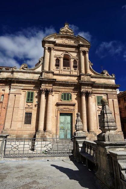 italia, sicilia, ragusa, iglesia barroca, fachada