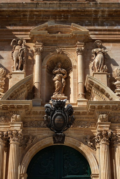 Itália, Sicília, Ragusa, vista da fachada barroca da Catedral de São João (1751 aC)