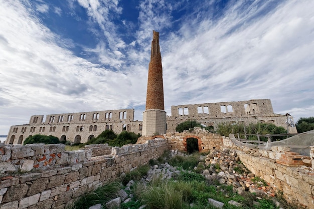 Itália; Sicília, Sampieri (província de Ragusa), ruínas de uma antiga fábrica de tijolos