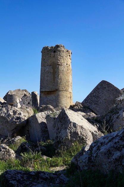 Italia, Sicilia, Selinunte, columna griega del Templo de Hera (409 a. C.)