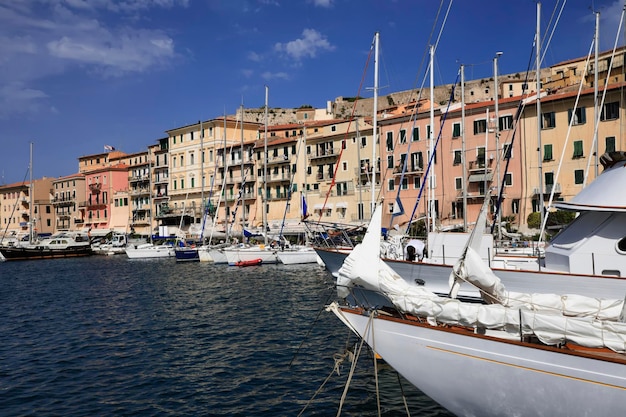 Italia Toscana isla de Elba Portoferraio vista del puerto