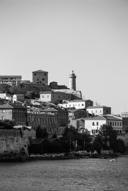 Foto italia, la toscana, el mar tirreno, la isla de elba, vista de portoferraio desde el mar - film scan