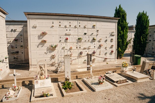 Foto italia venecia septiembre 2021 arquitectura dentro del cementerio de san miguel venecia