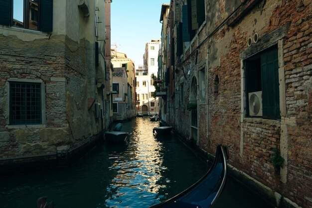 Italien nov 2021 Das Stadtbild und die Architektur von Venedig Stadtkanal und Boote darauf