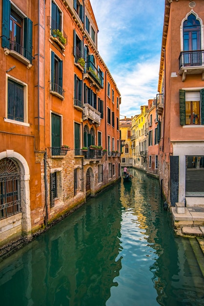 Italien. Venedig. Venezianischer Kanal bei Sonnenuntergang.