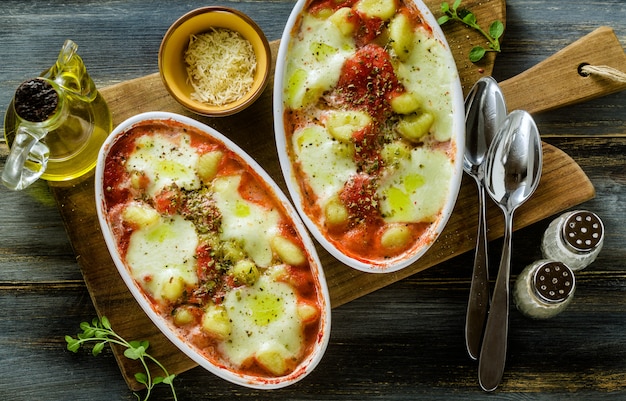 Italienische Kartoffelknödel mit Mozzarella