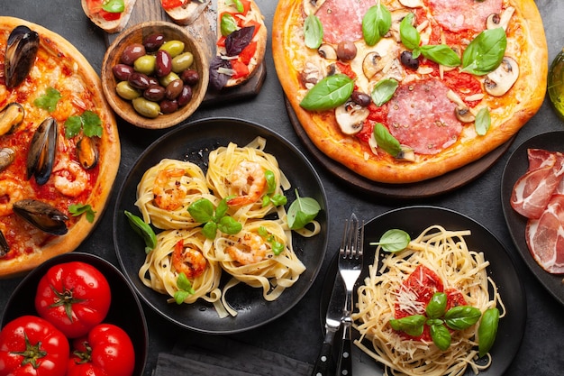 Foto italienische küche pizza pasta und toast