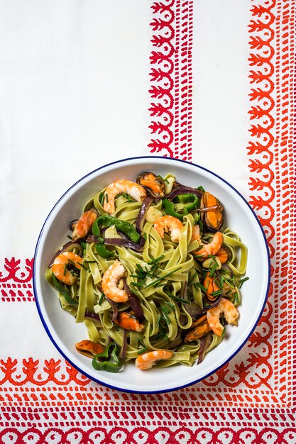 Italienische Pasta mit Meeresfrüchten. Muscheln; Garnelen