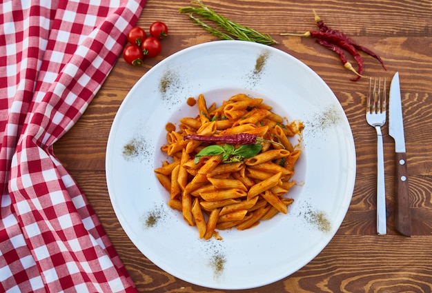 Italienische Pasta mit Pesto Sauce