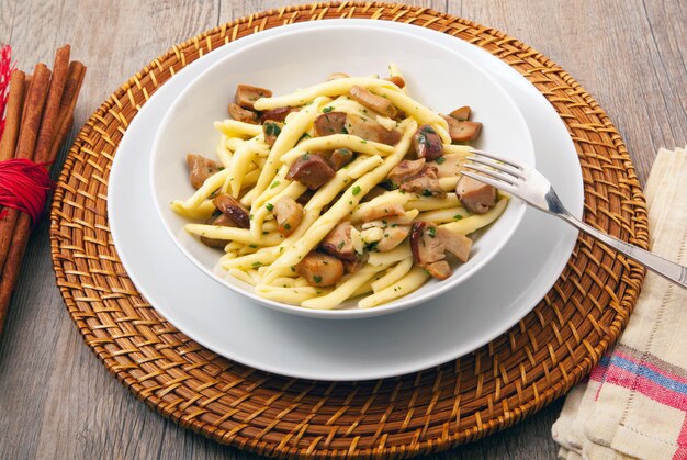 Italienische Pasta mit Pilz