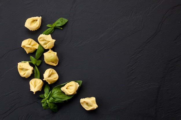 Italienische Pasta mit Spinat und Ricotta