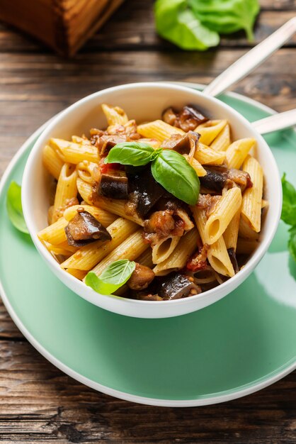 Italienische traditionelle Pasta mit Auberginen