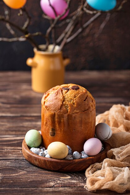 Italienischer Ostern-Kuchen Panettone oder russischer Kulich