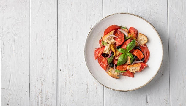 Italienischer Panzanella-Salat