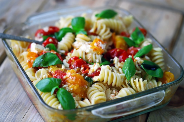 Italienisches Gericht Feta-Käse-Tomaten-Pasta