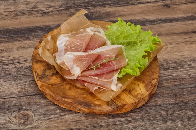 Italienisches Prosciutto-Schweinefleisch über Bord