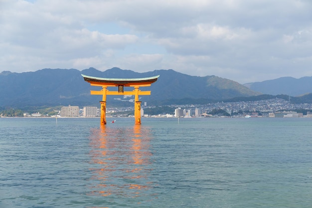 Foto itsukushima-schrein japan miyajima torii tor