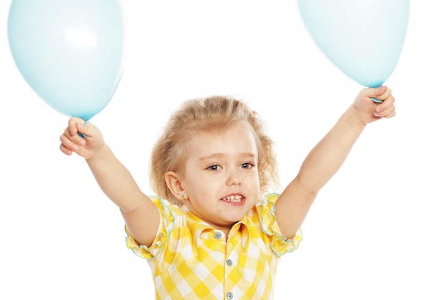 Ittle Mädchen mit blauen Ballonen