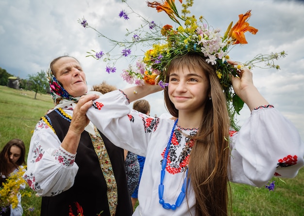 Ivana Kupala Nacht, auch bekannt als Ivan Kupala Tag, ein slawisches Fest alten heidnischen Ursprungs, das das Ende der Sommersonnenwende und den Beginn der Ernte im Hochsommer markiert