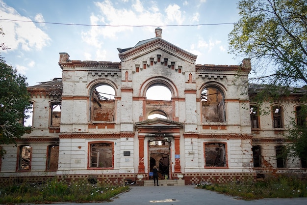 Izium, región de Kharkiv, Ucrania - 09.22.2022 Destrucción de Izium. Rusia Ucrania guerra