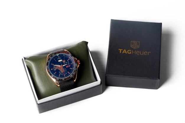 Izmir - Turquía, 28 de octubre de 2021, foto publicitaria de la marca de relojes TAGHeuer