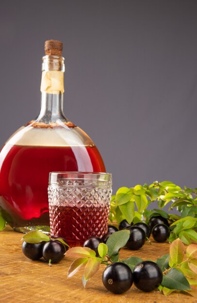 Jaboticaba, botella y copa de casera