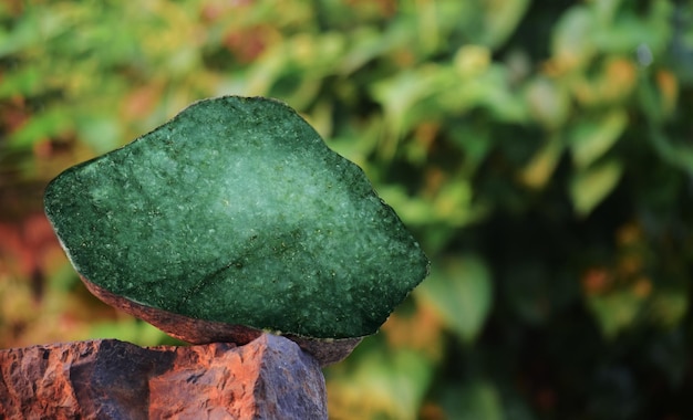 Jade real. Essa é a bola de jade original. Verde e rara, cara.