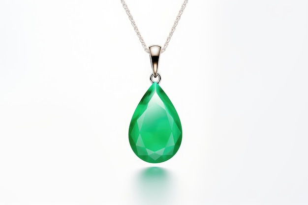 Jade Teardrop Pendant Designs isoliert auf weißem Hintergrund