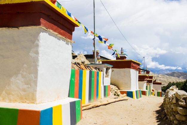 Jahrhundert altes Gumba- und Gompas-Kloster rund um das Dorf Chhoser im oberen Mustang von Nepal