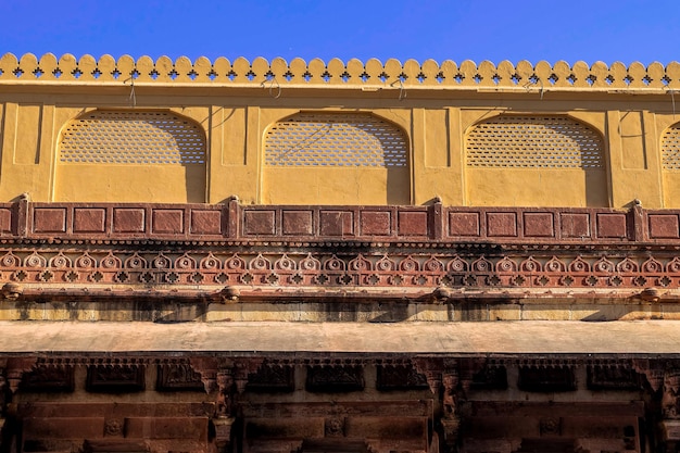 Jaipur IndiaDecember 30 2018 Die traditionellen Gebäude von Amber Fort in Jaipur India