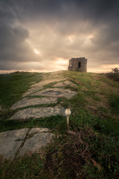 Foto jaizkibel montanha ao lado da costa basca, país basco.