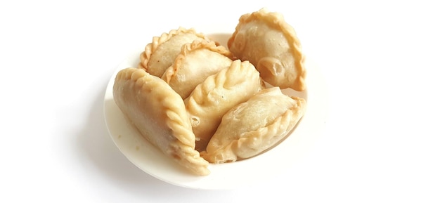 Jalangkote oder Pastelkuchen ist ein traditioneller indonesischer Snack, der mit Eier, Karotten, Kartoffeln und Reisnudeln gefüllt ist.