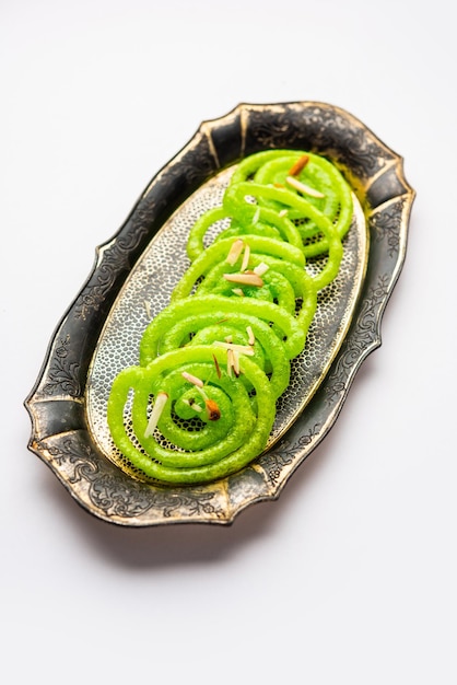 Foto jalebi mithai verde o dulce de la india un giro a un imarti o jilbi tradicional