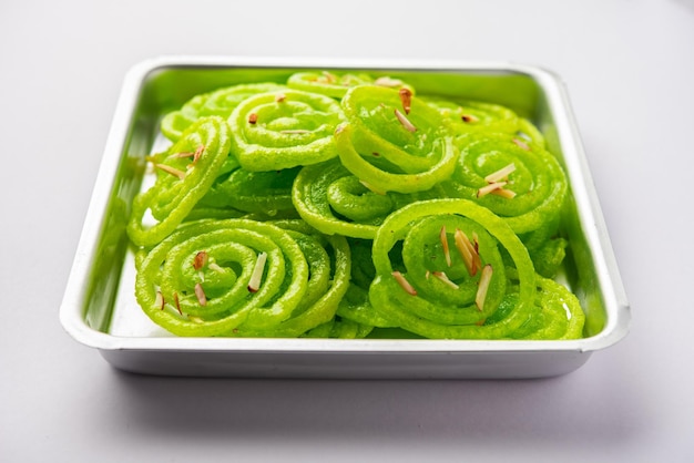 Foto jalebi mithai verde o dulce de la india un giro a un imarti o jilbi tradicional