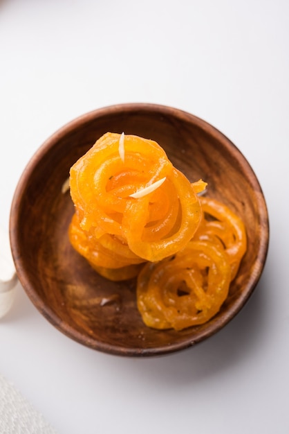 Jalebi ou Jilbi ou imarati, comida doce indiana frita em ghee puro, foco seletivo