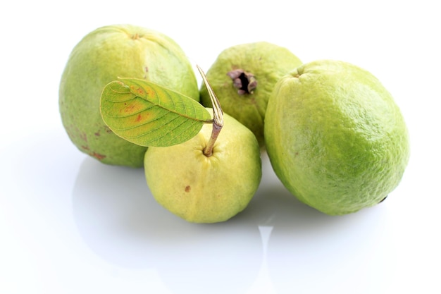 Jambu Biji oder Guave, Isolated on White