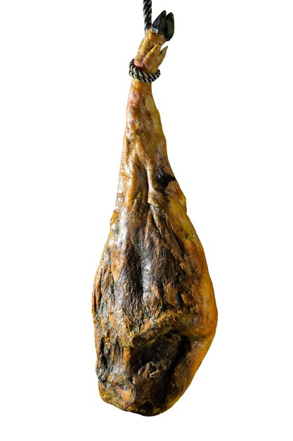 Jamón español seco entero aislado sobre fondo blanco