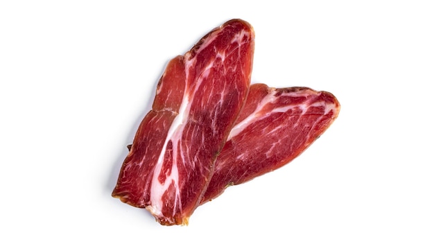 Jamón en lonchas aislado.