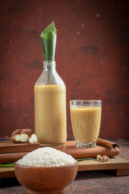 jamu beras kencur es medicina tradicional y bebida a base de hierbas en indonesia predominante en java